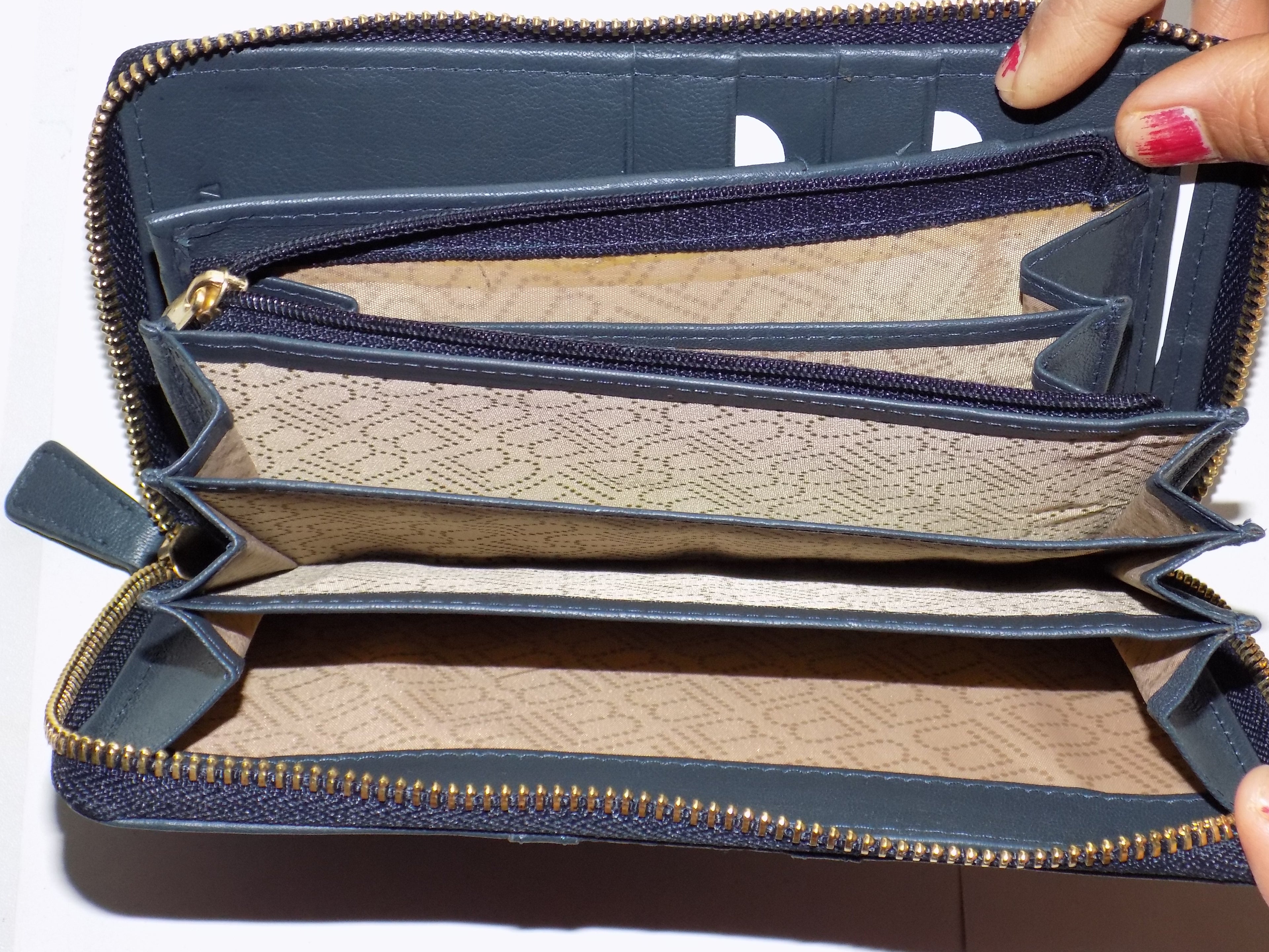 Laura Biagiotti Women's Wallet in Genuine Leather – Elegant Model LB26S-762-38